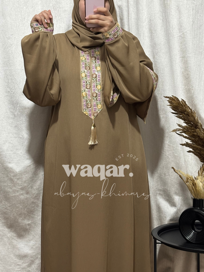 Abaya Waqar brodée – Élégance pudique et détails raffinés