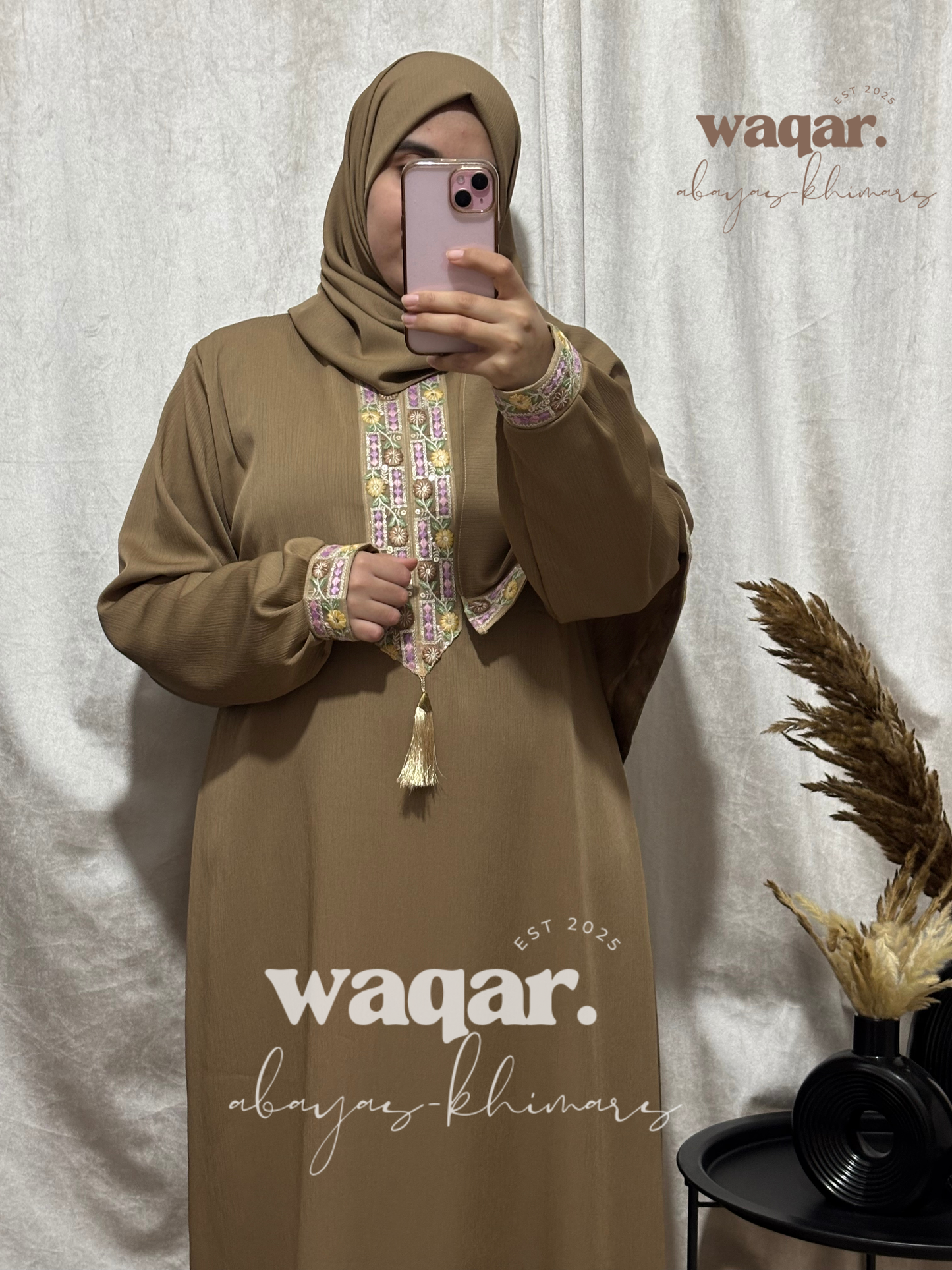 Abaya Waqar brodée – Élégance pudique et détails raffinés